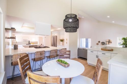1527 Linda Sue Ln, Encinitas CA  92024-2424 exterior