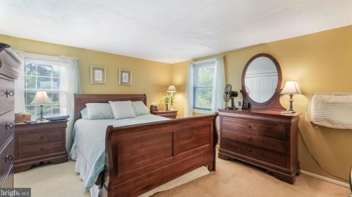 504 Hill Ave, Langhorne PA  19047-3949 exterior