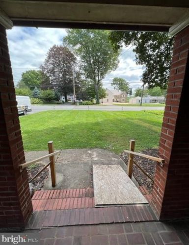 1553 New Holland Pike, Lancaster PA 17601-5653 exterior