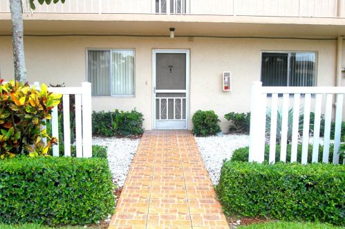 6935 Huntington Ln, Delray Beach, FL 33446-2512