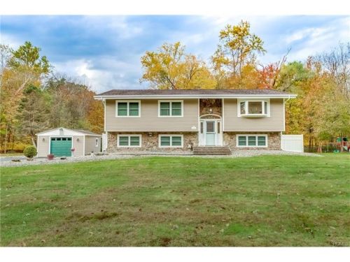 31 Lorna Ln, Airmont, NY
