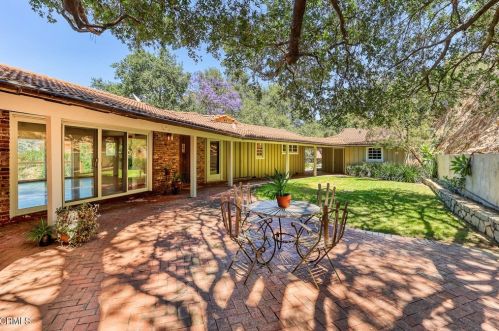 364 Corona Dr, La Canada, CA 91011-4133