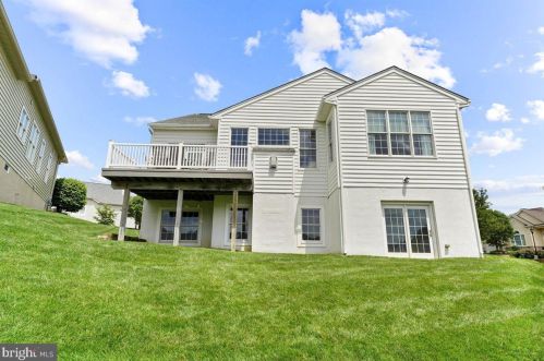 38 Valentine Dr, Boothwyn, PA 19060-1335