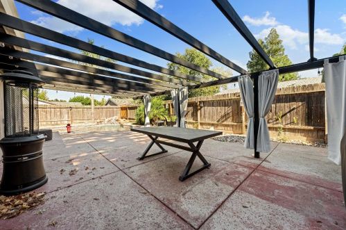 9271 Briles Ct, Elk Grove CA  95624-2451 exterior