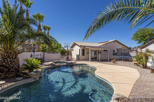 8845 Willeta Dr, Tucson, AZ 85743-9007