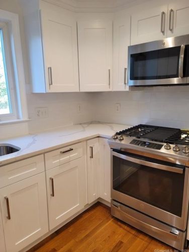 11 Senga Rd, Norwalk CT  06854-2520 exterior