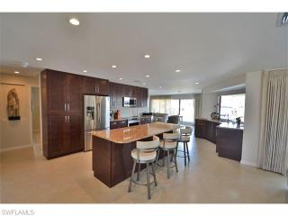 273 Tradewinds Ave, Naples FL  34108-2326 exterior
