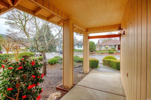 8850 Hood Mountain Way, Santa Rosa, CA 95409-6430