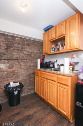 103 3rd Ave, Newark NJ  07104-2708 exterior