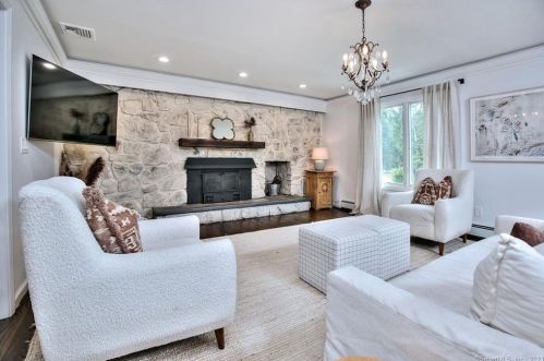 145 Bayberry Ln, Bridgeport CT  06612-1400 exterior