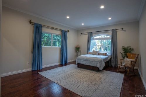 4226 Sepulveda, Van Nuys CA 91402-4305 exterior