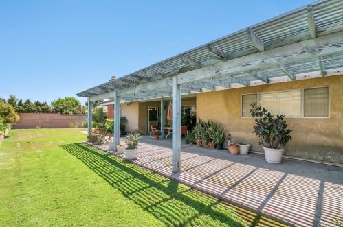 222 Condor Dr, Rialto CA  92377-4718 exterior