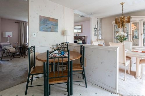 38 Pieper Dr, Wallingford CT  06492-2016 exterior