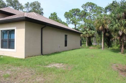 1112 Dixie Ave, Lehigh Acres, FL 33972-8707