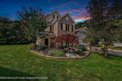 3 Kittredge Ct, East Freehold, NJ 07728-9259