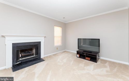 7921 Gunston Woods Pl, Lorton VA  22079-2331 exterior