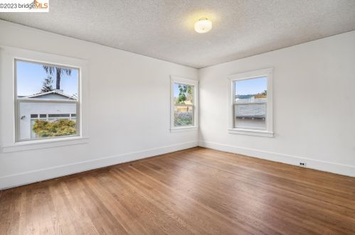 2615 67th Ave, Oakland CA  94605-2333 exterior