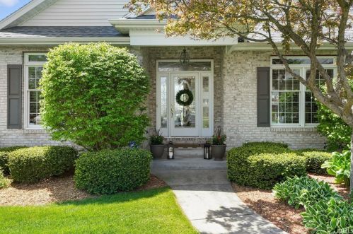14236 Worthington Dr, Granger, IN 46530-6293