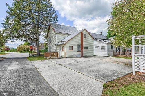 27 Water St, Charnita, PA 17320-8331