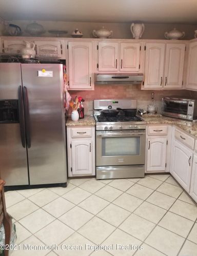 590 Davids Ct, Lakewood NJ  08701-5885 exterior