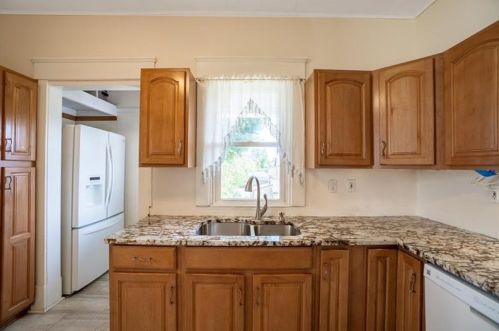 524 Pennsylvania Ave, Oakmont PA  15139-1561 exterior