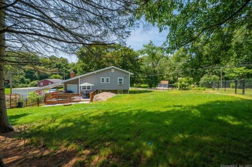 4 Riverview Rd, Uncasville CT  06382-1914 exterior
