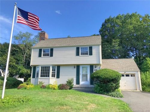 24 Gorham Pl, Bridgeport, CT 06611-4703