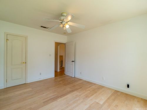 17935 Rosita St, Van Nuys CA 91316-4217 exterior