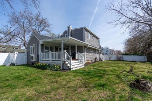 14 Eldorado Dr, Elwood, NY 11731-5618