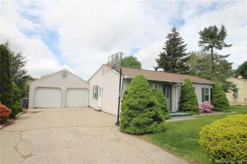 12 Crestwood Rd, Ansonia, CT 06401-2877