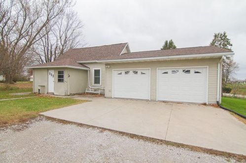 1977 Angle Rd, Richmond, IA 52247-9164