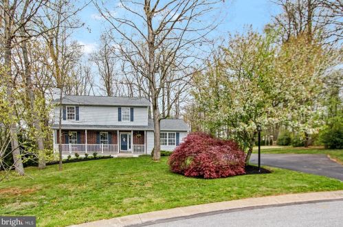 77 Woodland Dr, Shrewsbury, PA 17361-1235