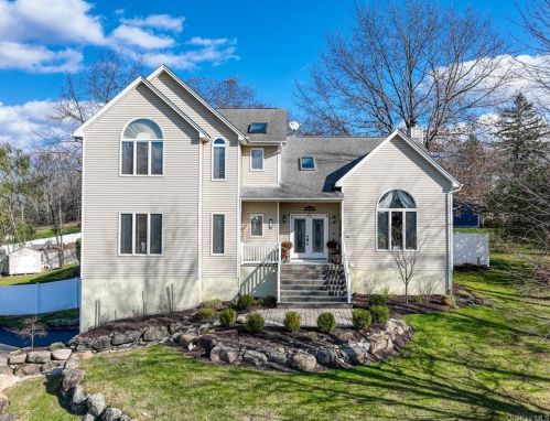 18 Highland View Pl, Middletown, NY 10940-4649