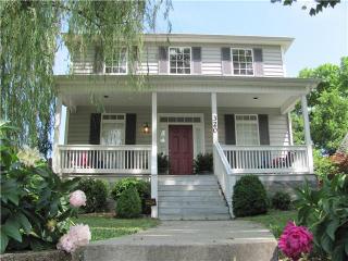 320 33rd Ave, Nashville, TN 37209-3942