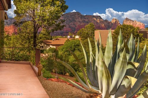 15 Johnny Guitar Cir, Sedona, AZ 86336-4616