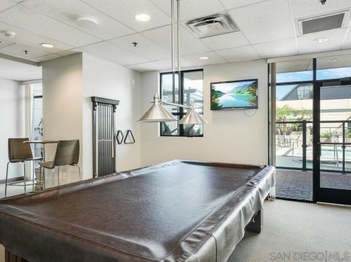 555 Front St, San Diego CA  92101-6700 exterior