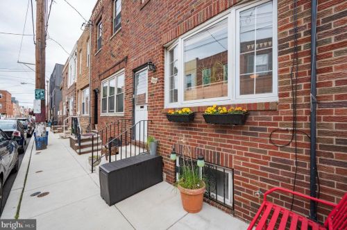 1721 Iseminger St, Philadelphia, PA 19148-1513