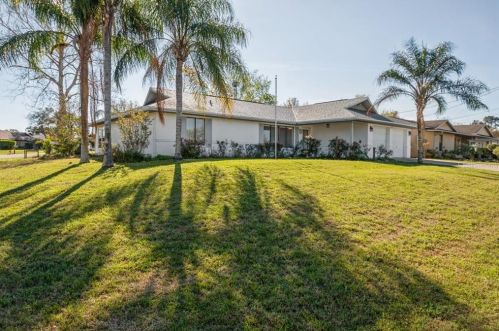 843 Sweetbrier Dr, Deltona, FL 32725-7233