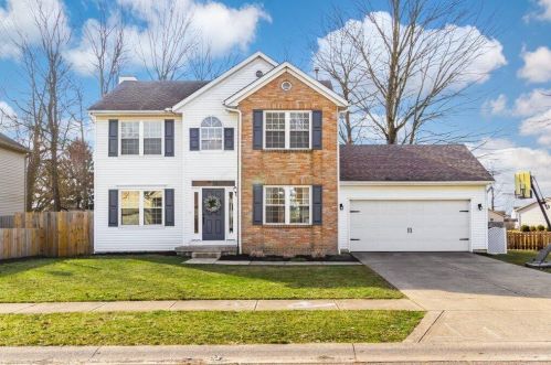 221 Bent Tree Ln, Pataskala, OH 43062-8111