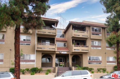 14819 Downey Ave, Paramount CA  90723-4555 exterior