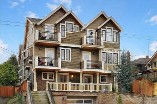 209 Boston St, Seattle WA  98109-2329 exterior