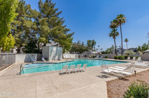 501 Sunrise Dr, Gilbert AZ  85233-6732 exterior