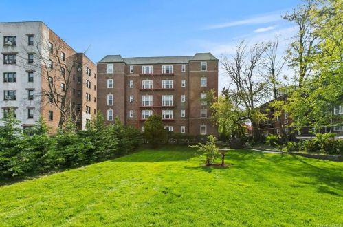 208 Centre Ave, New Rochelle NY  10805-2633 exterior
