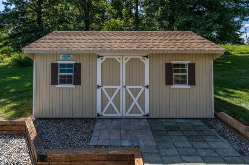 115 Johanna Farms Rd, East Amwell Township NJ  08551-2009 exterior