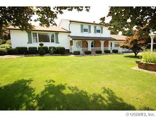 18 Cliff View Dr, Rochester, NY 14625-1102