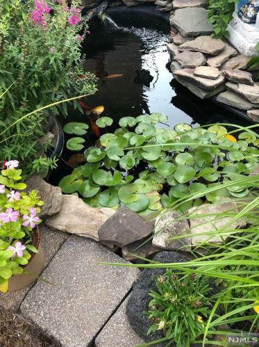 491 James St, N Milford NJ  07646-1023 exterior