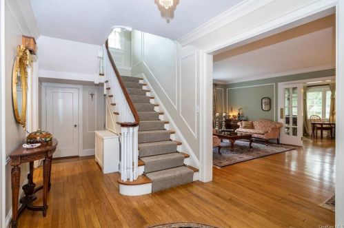 17 Lord Kitchener Rd, New Rochelle, NY 10804-2203