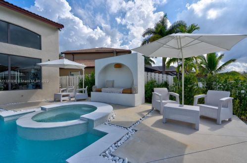 3586 143rd Ave, Hollywood FL  33027-4704 exterior