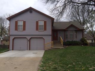 1520 Wells Fargo Dr, Olathe KS  66062-2206 exterior