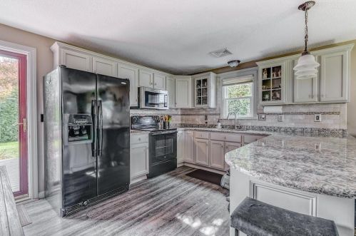 1 Kathy St, South Kingstown RI  02882-5040 exterior